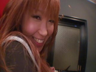 意地の悪い 日本語 若い 女性 摩擦 彼女の クリトリス 前 おしっこ で a バー トイレ | xhamster