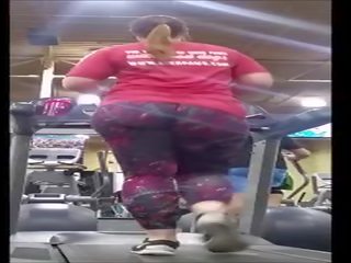 Jiggly 赃物 金发 pawg 上 treadmill