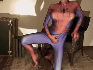 Šeit cums the spidergurl