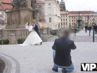 Vip4k diva v bridal šaty saje strangersâ penis a