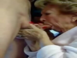 奶奶 堵嘴 上 附帶 在 她的 口, 免費 xxx 視頻 2b | 超碰在線視頻