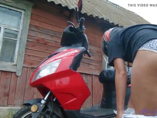 Laska w helmet targanie cipka do orgazm na stepbrother’s | xhamster