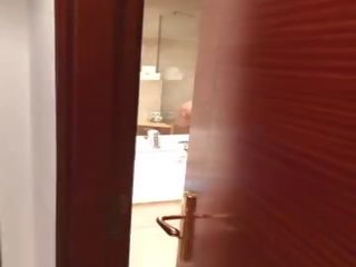 Збоченець movs білявка любитель під час оргазм в готель душ