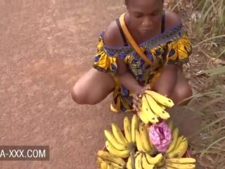 Black banana seller schoolgirl seduced for a groovy xxx video