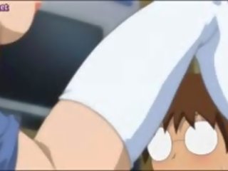 Agradável anime gaja sexy mostrando dela jarros