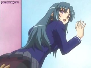 Anime jong vrouw in uniform krijgt rubbed