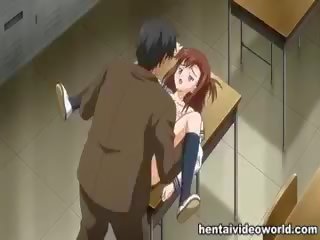 Uskyldig anime adolescent knullet på den pult