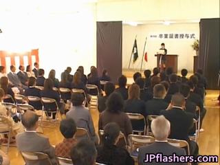 Japans stunner gedurende graduation